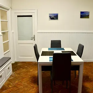 https://casta-house.it-lombardy.com